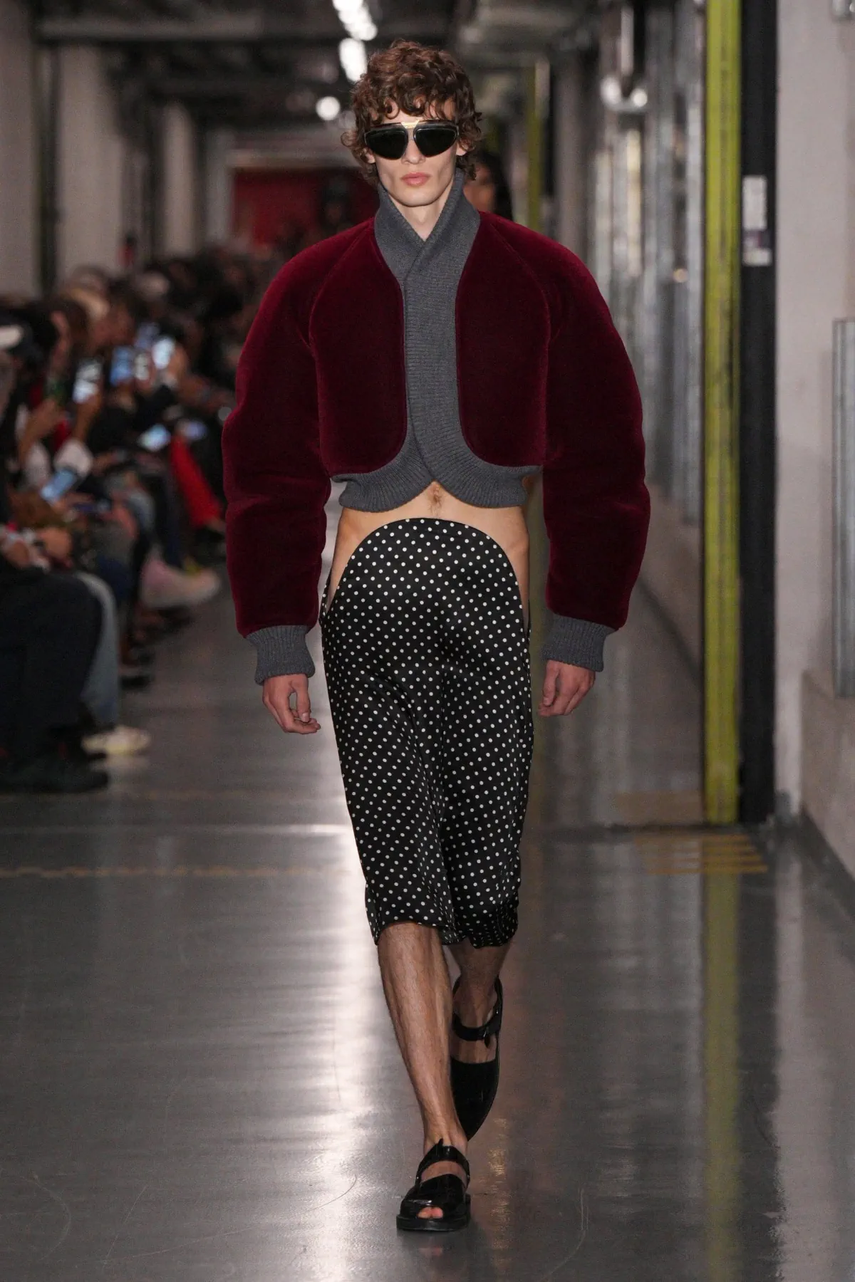 Pour sa collection Jean Paul Gaultier printemps 2026, Duran Lantink ravive l'esprit transgressif originel de la maison parisienne