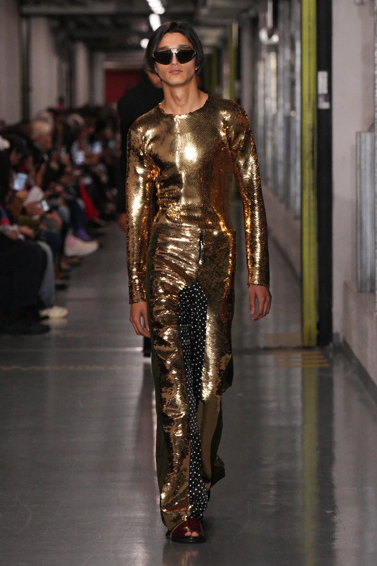 Pour sa collection Jean Paul Gaultier printemps 2026, Duran Lantink ravive l'esprit transgressif originel de la maison parisienne