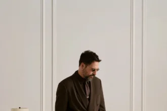 La collection Kith Printemps 2026 révèle un Ronnie Fieg plus posé, sans jamais renoncer à son instinct