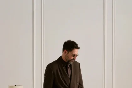 La collection Kith Printemps 2026 révèle un Ronnie Fieg plus posé, sans jamais renoncer à son instinct