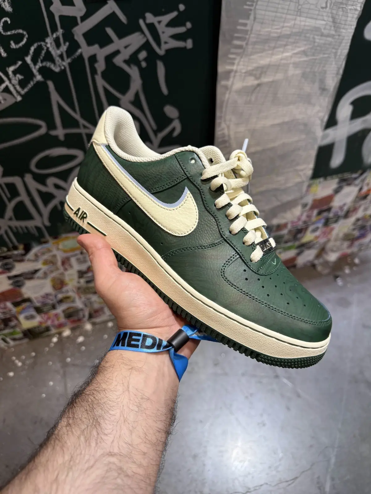 LAAMS x Nike Air Force 1 2 La collaboration LAAMS x Nike Air Force 1 rend hommage à l'esprit brut du Lower East Side