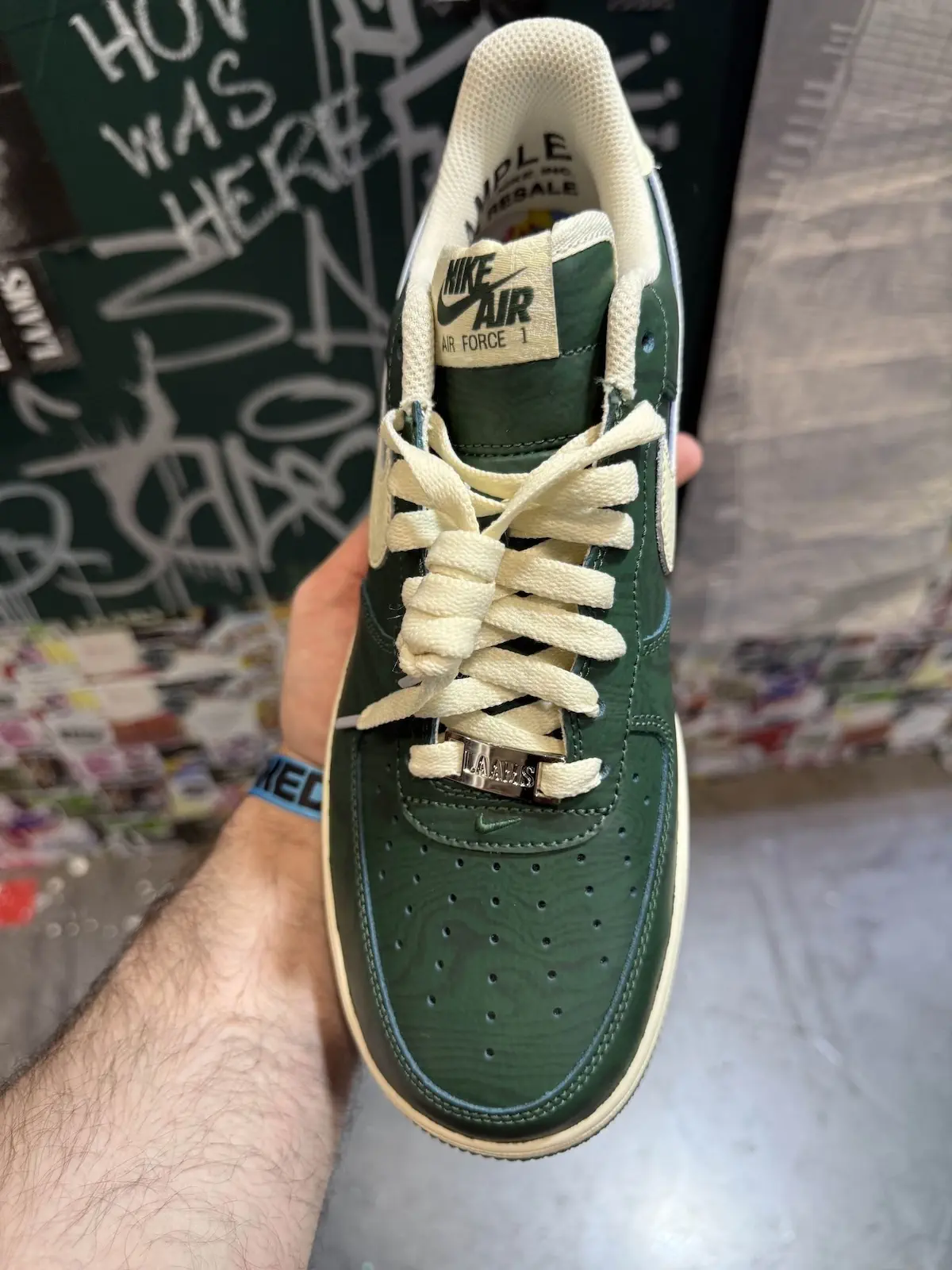 LAAMS x Nike Air Force 1 3 La collaboration LAAMS x Nike Air Force 1 rend hommage à l'esprit brut du Lower East Side