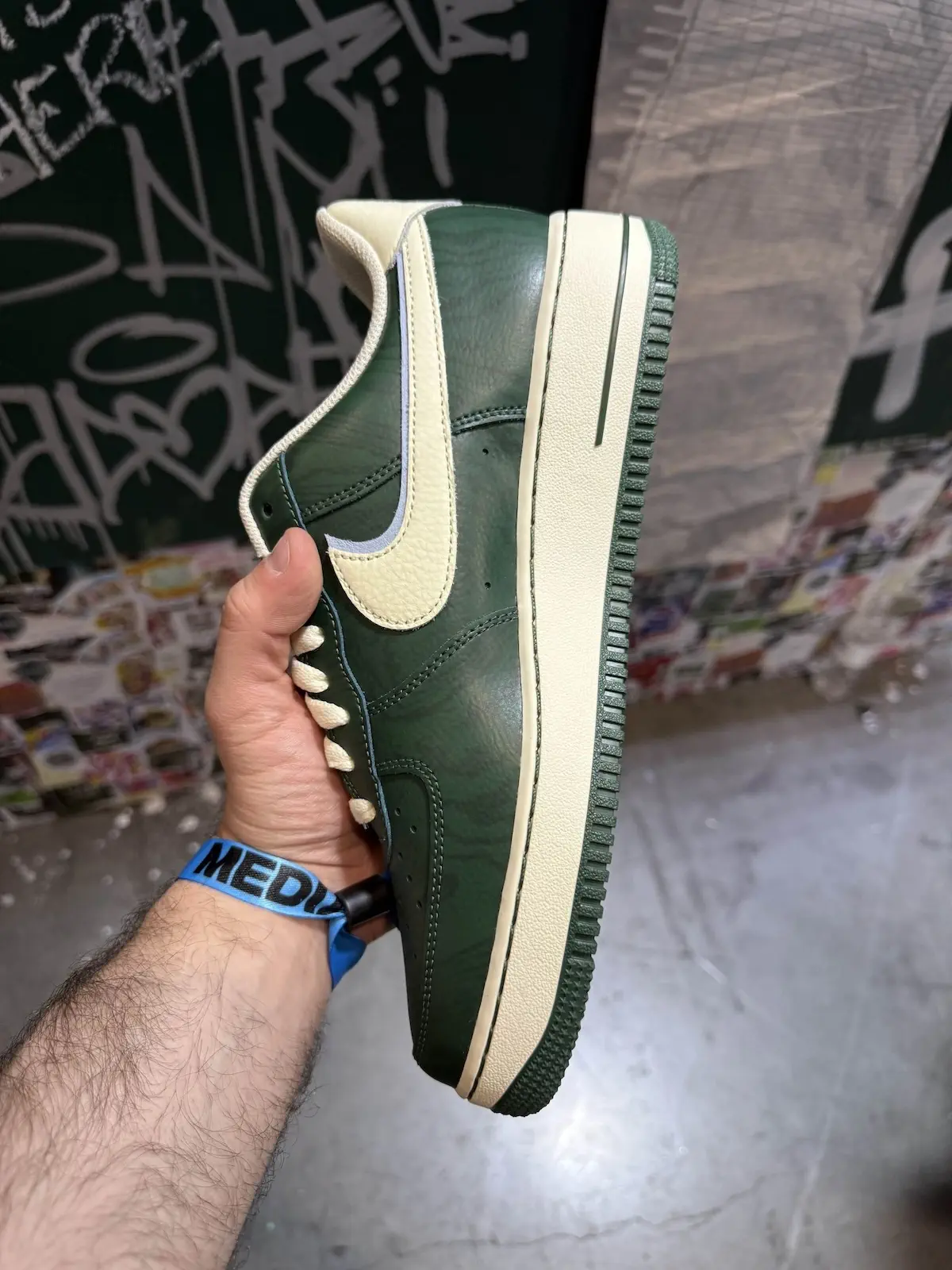 LAAMS x Nike Air Force 1 4 La collaboration LAAMS x Nike Air Force 1 rend hommage à l'esprit brut du Lower East Side