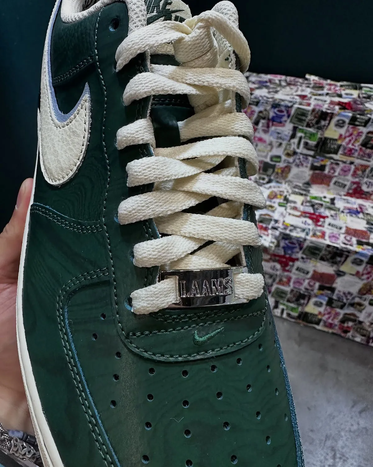 LAAMS x Nike Air Force 1 5 La collaboration LAAMS x Nike Air Force 1 rend hommage à l'esprit brut du Lower East Side