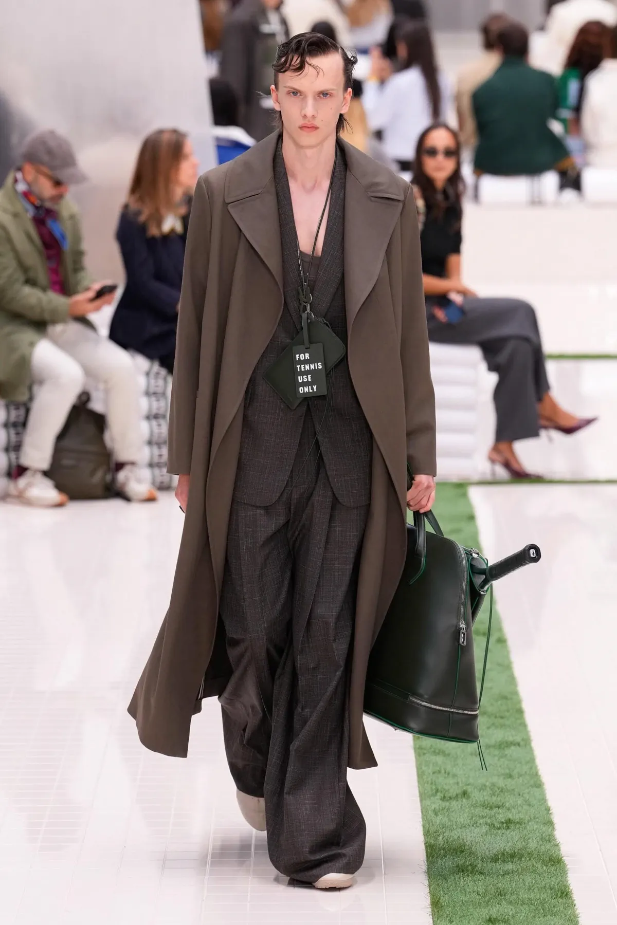 La collection Lacoste printemps 2026 revisite les codes du tennis avec élégance