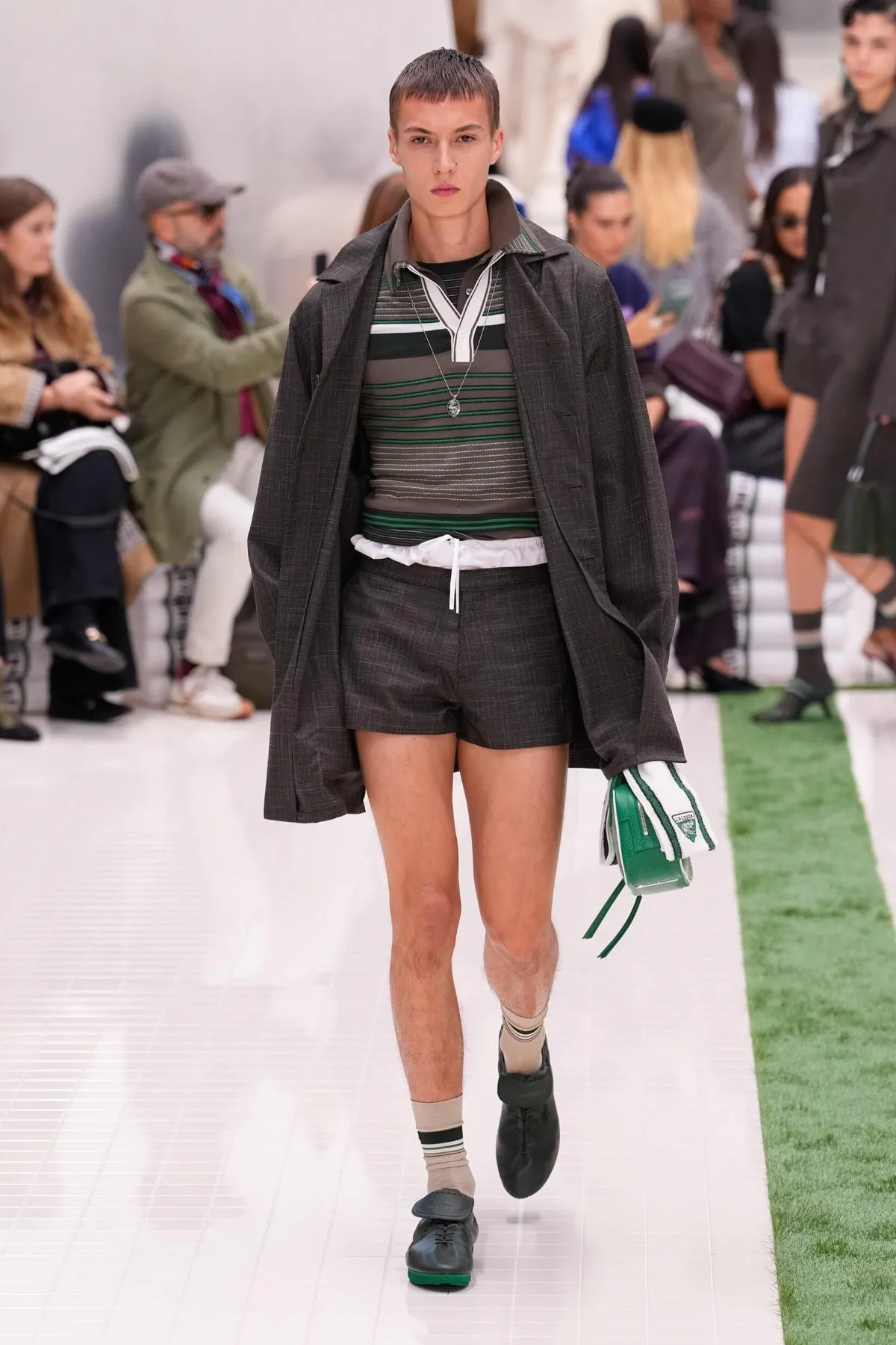 La collection Lacoste printemps 2026 revisite les codes du tennis avec élégance