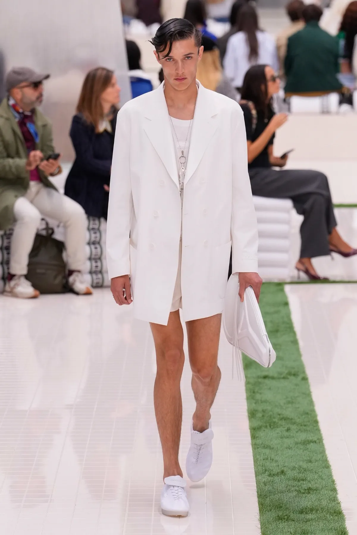 La collection Lacoste printemps 2026 revisite les codes du tennis avec élégance