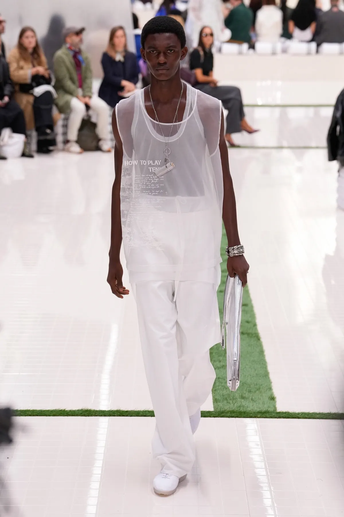 La collection Lacoste printemps 2026 revisite les codes du tennis avec élégance