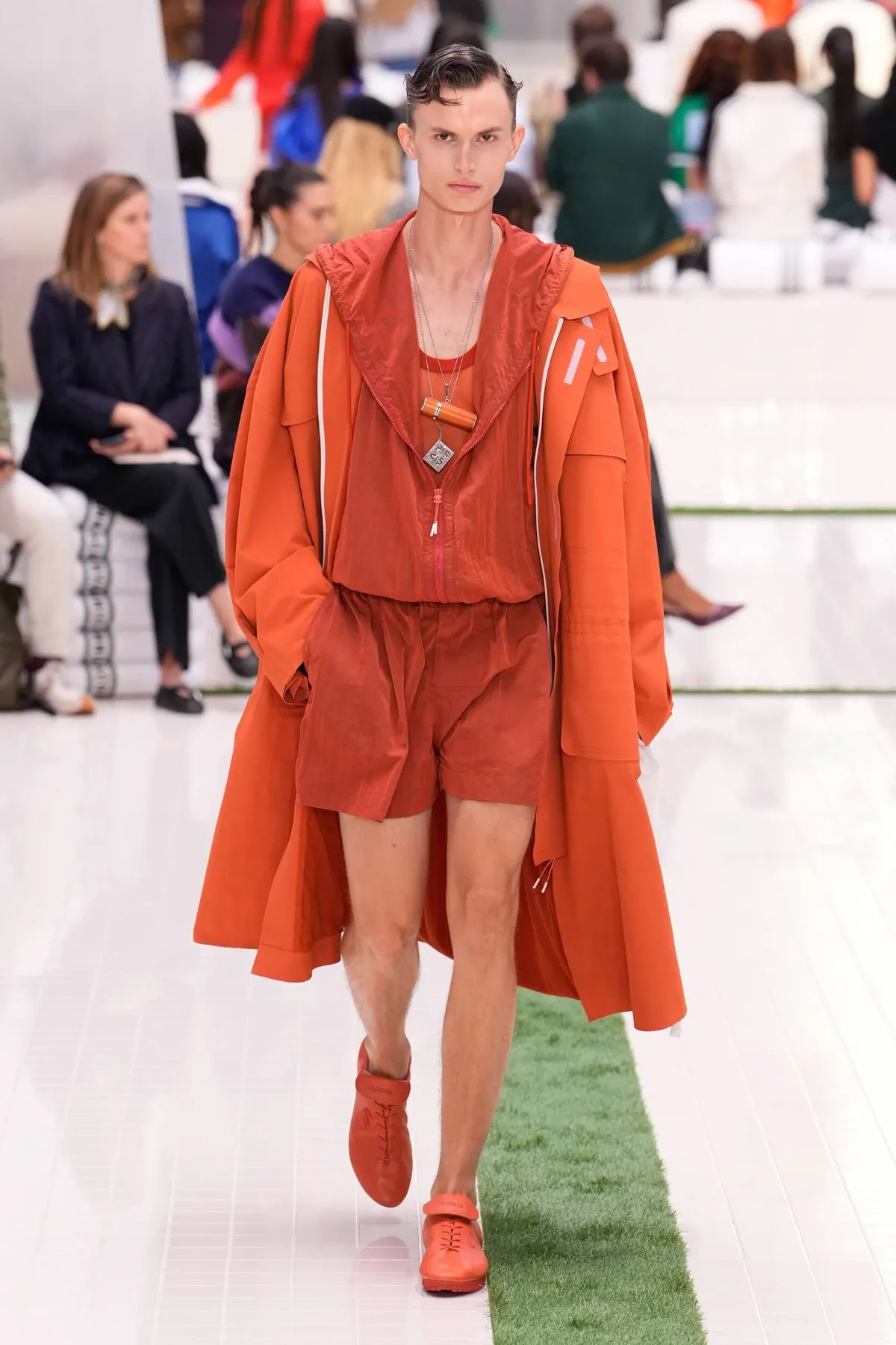 La collection Lacoste printemps 2026 revisite les codes du tennis avec élégance