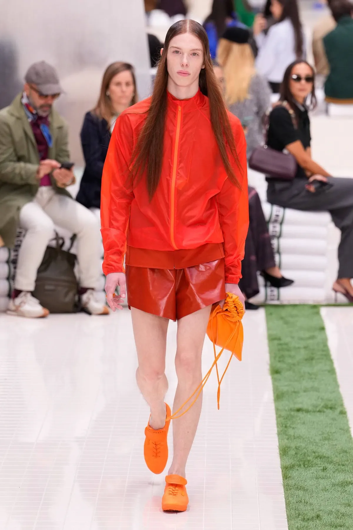 La collection Lacoste printemps 2026 revisite les codes du tennis avec élégance