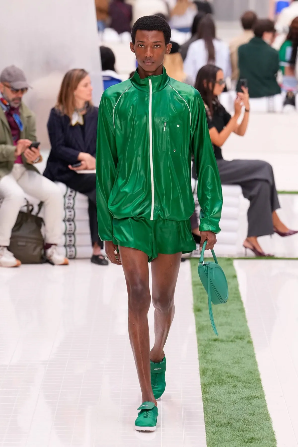 La collection Lacoste printemps 2026 revisite les codes du tennis avec élégance