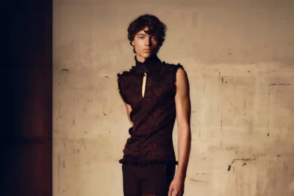 La collection printemps 2025 de Ludovic de Saint Sernin explore ses racines aristocratiques