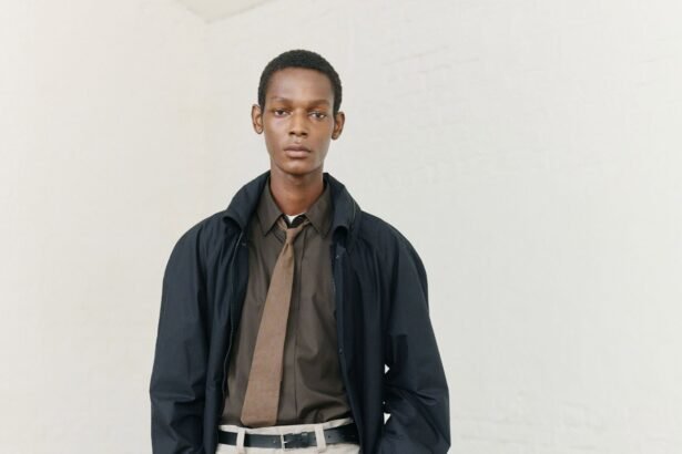 La collection Margaret Howell printemps 2026 célèbre le vestiaire masculin dans sa forme la plus épurée