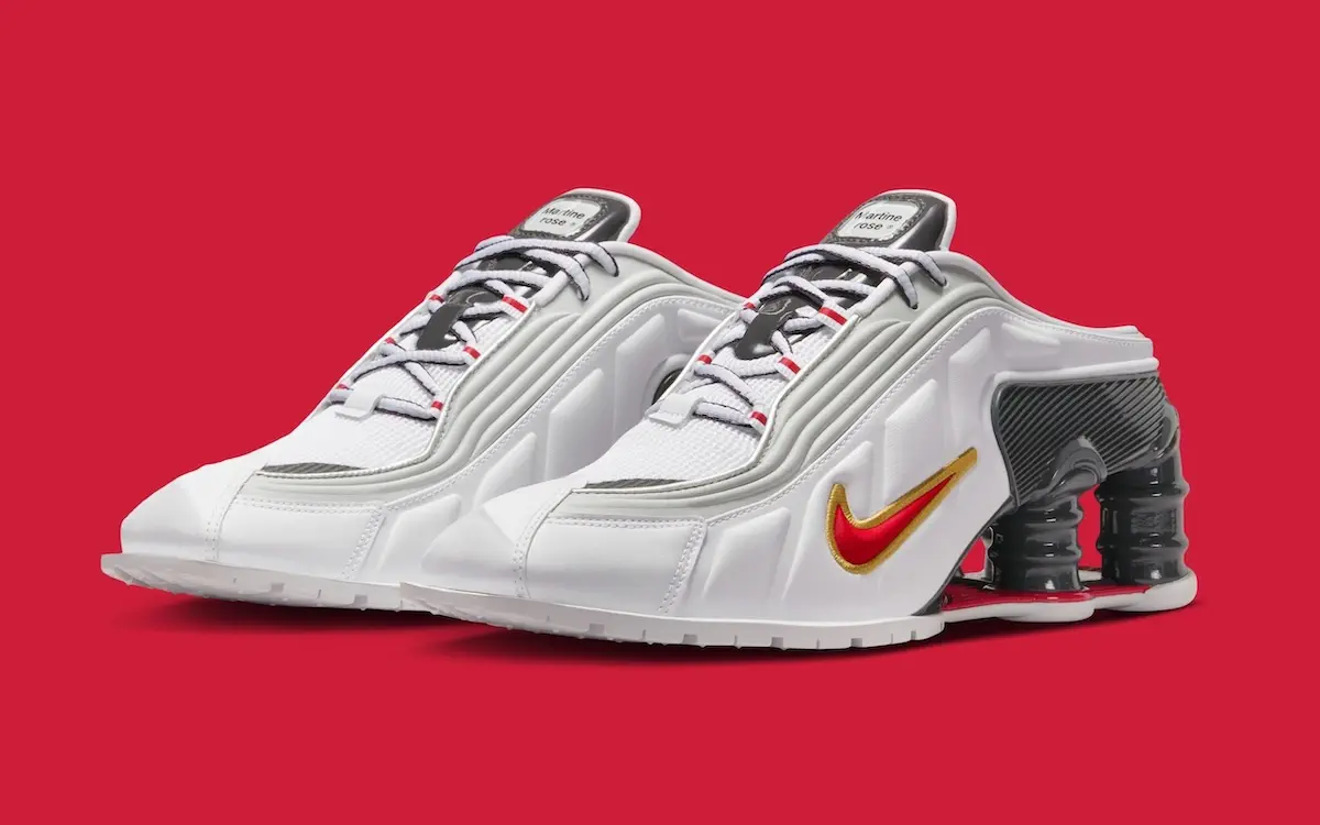 Martine Rose x Nike Shox MR4 Metallic Platinum 1 Les Martine Rose x Nike Shox MR4 « Metallic Platinum » et « Fire Red » débarquent pour les fêtes de fin d'année 2025