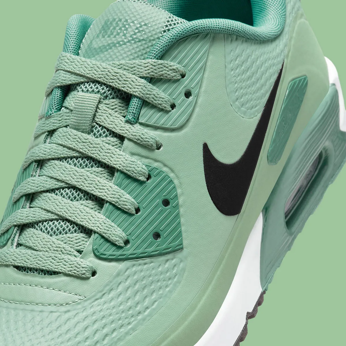 Nike Air Max 90 Golf Silver Pine 5 La Nike Air Max 90 Golf « Silver Pine » clôture l'année en beauté