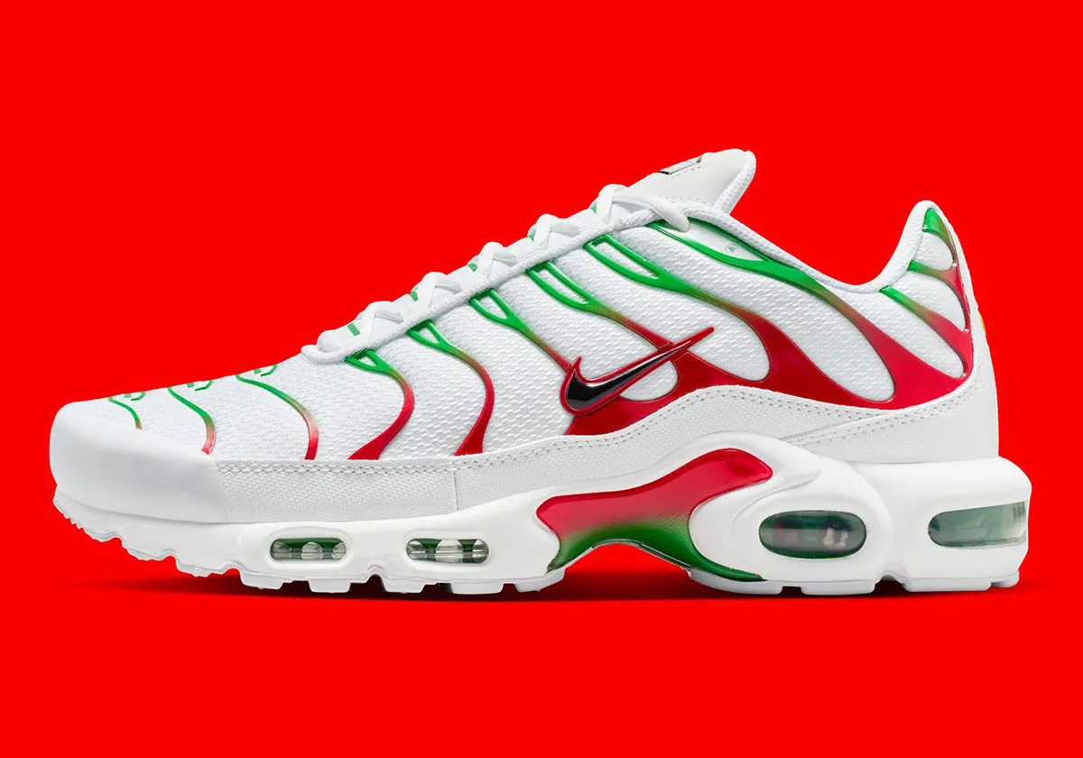 Nike Air Max Plus Kelly Green 2 La Nike Air Max Plus « Kelly Green » débarque avec ses couleurs de drapeau
