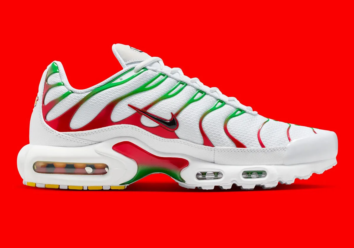 Nike Air Max Plus Kelly Green 3 La Nike Air Max Plus « Kelly Green » débarque avec ses couleurs de drapeau
