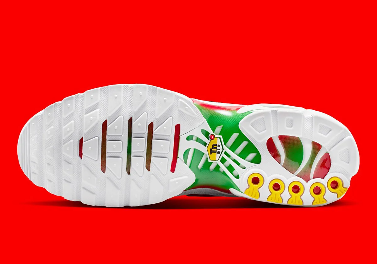 Nike Air Max Plus Kelly Green 5 La Nike Air Max Plus « Kelly Green » débarque avec ses couleurs de drapeau