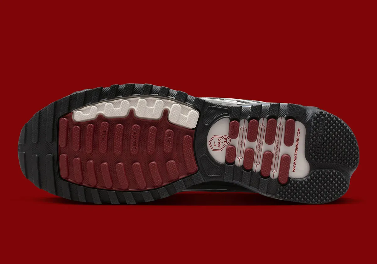 Nike Air Max TL 2.5 Phantom Metallic Silver 4 La Nike Air Max TL 2.5 « Phantom/Metallic Silver » sera disponible pour les fêtes de fin d'année