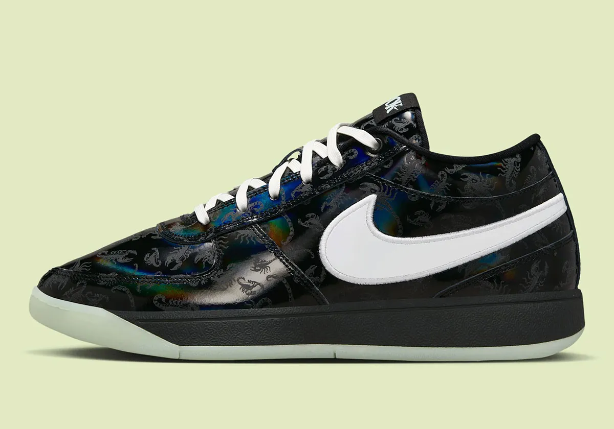 Nike Book 1 Scorpion 1 La Nike Book 1 « Scorpion » s'apprête à piquer les amateurs de sneakers pour Halloween