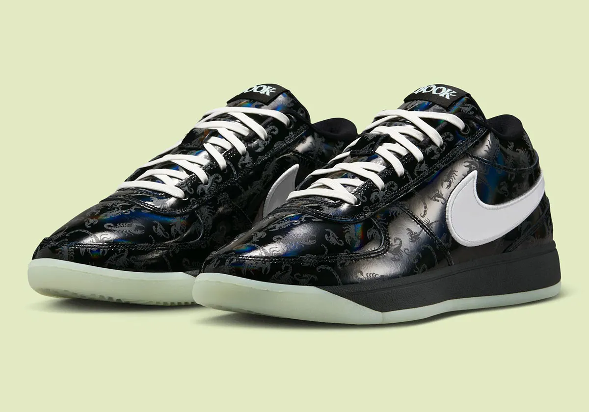 Nike Book 1 Scorpion 2 La Nike Book 1 « Scorpion » s'apprête à piquer les amateurs de sneakers pour Halloween