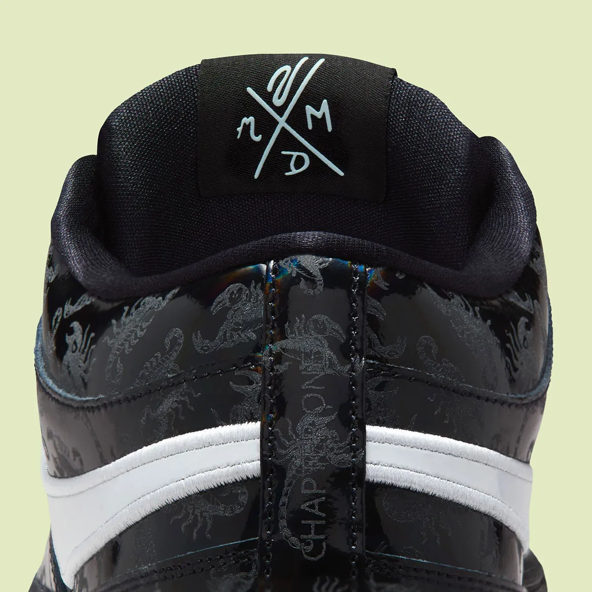 Nike Book 1 Scorpion 7 La Nike Book 1 « Scorpion » s'apprête à piquer les amateurs de sneakers pour Halloween