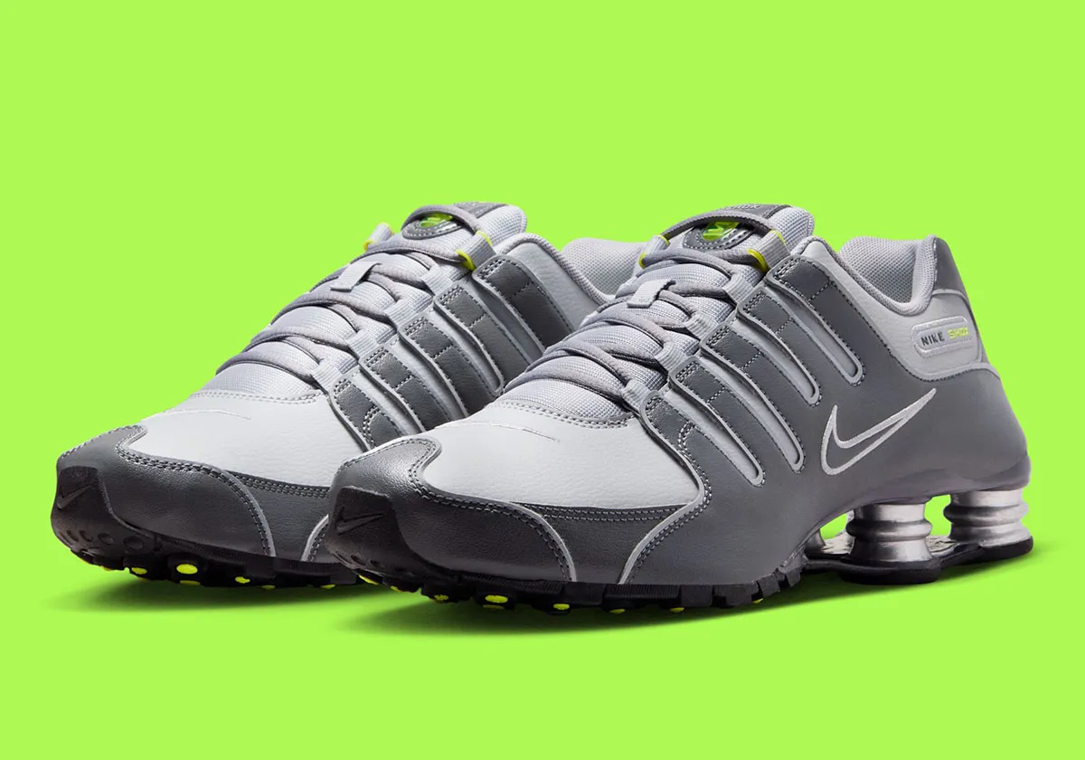 Nike Shox NZ Wolf Grey Volt 1 La Nike Shox NZ « Wolf Grey/Volt » fait son retour pour les fêtes de fin d'année 2025
