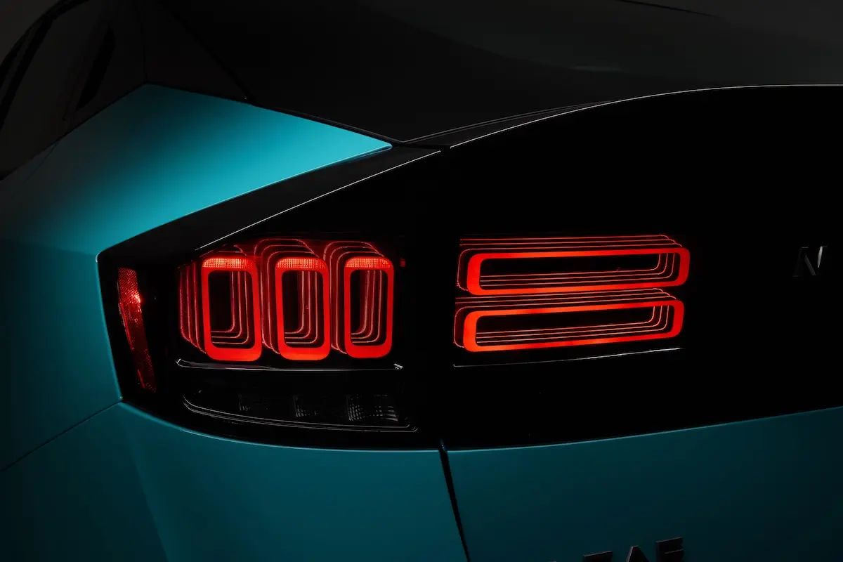 Nissan LEAF 4 La Nissan LEAF revient dans la course électrique en 2025