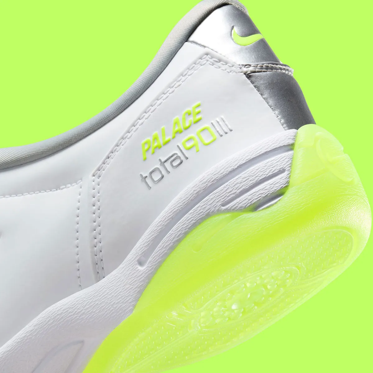 Palace Skateboards x Nike Total 90 6 Palace Skateboards et Nike Total 90 s’associent et changent la donne des sneakers