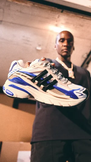 Pharrell Williams x Virginia Adistar Jellyfish Blue 0 La Pharrell Williams x Virginia Adistar Jellyfish « Blue » est enfin arrivée à Las Vegas ce week-end