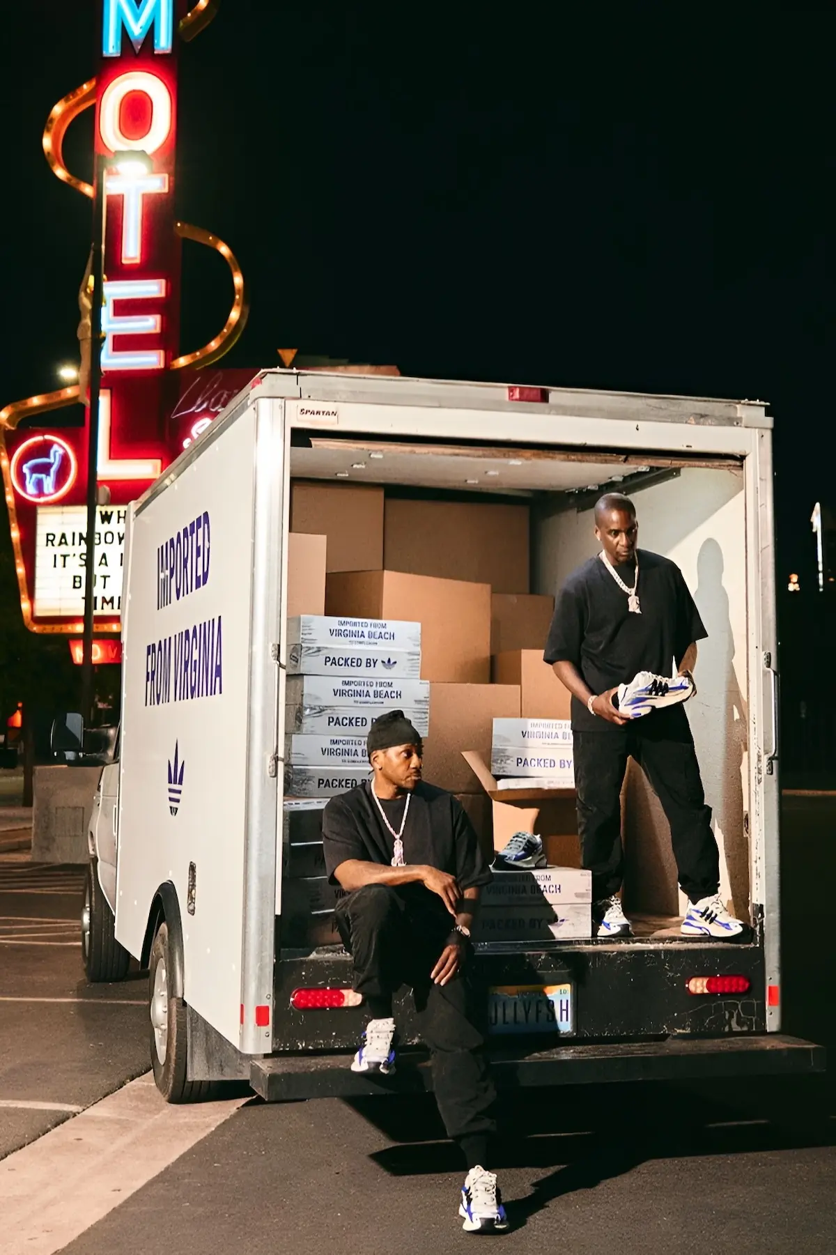 Pharrell Williams x Virginia Adistar Jellyfish Blue 2 La Pharrell Williams x Virginia Adistar Jellyfish « Blue » est enfin arrivée à Las Vegas ce week-end