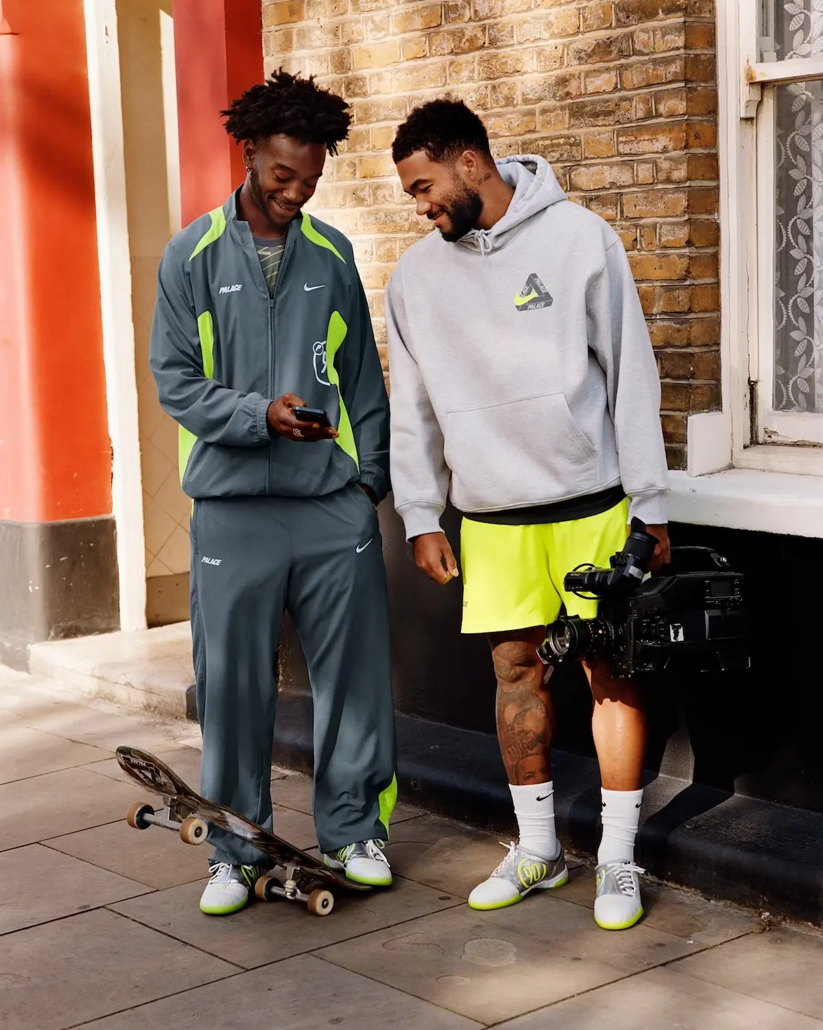 Premiere collaboration Palace x Nike 9 La première collaboration de Palace avec Nike marque un tournant dans la culture streetwear