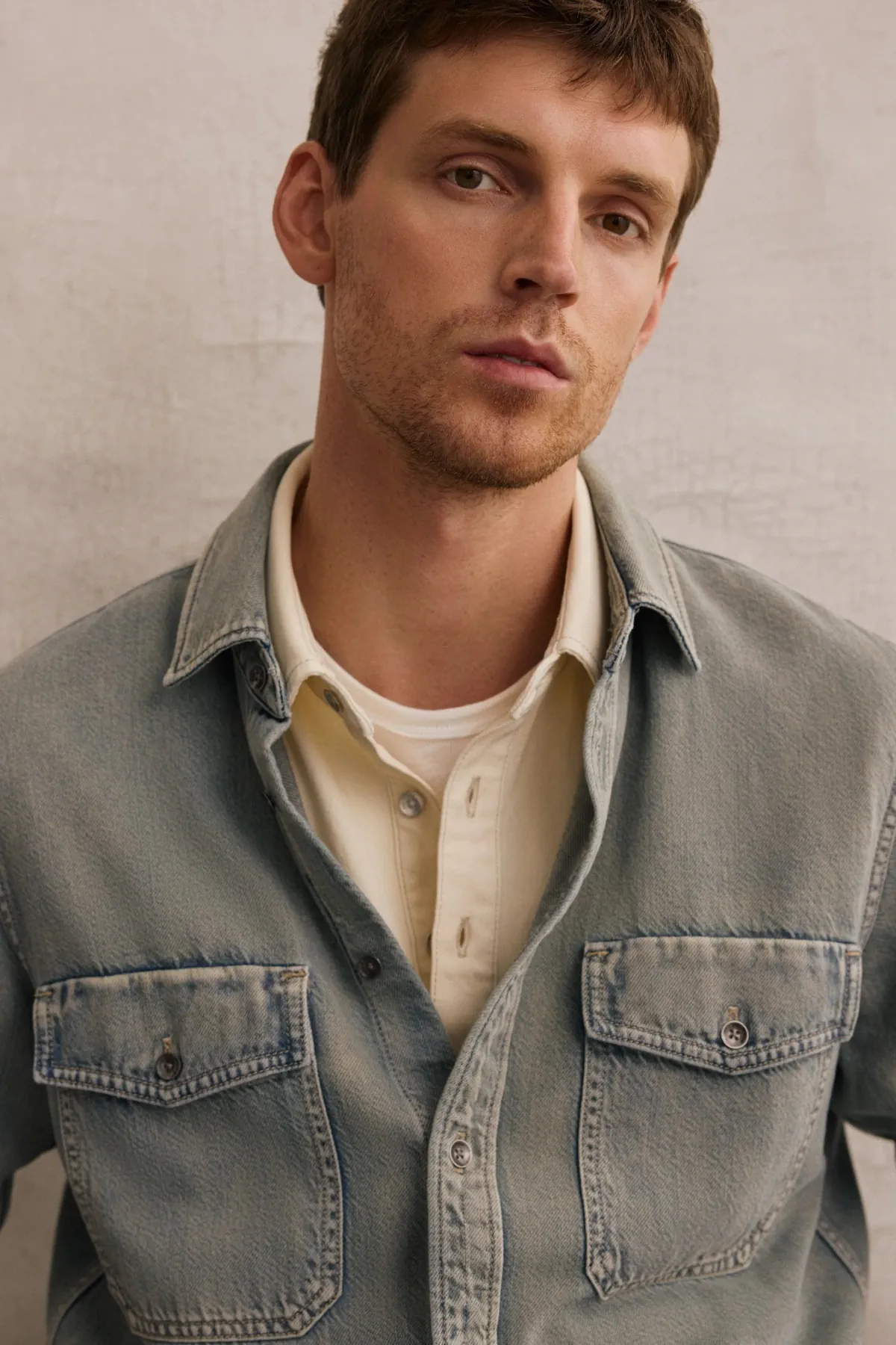 La collection pré-automne 2026 de Rag & Bone revisite la garde-robe prep new-yorkaise