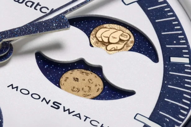 Swatch x OMEGA dévoile la MISSION TO EARTHPHASE - MOONSHINE GOLD pour la lune du chasseur