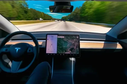 Après une longue attente, Tesla déploie la mise à jour Full Self-Driving version 14.1