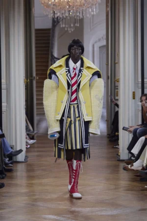 Thom Browne Spring Summer 2026 Paris Fashion Week 1 La collection printemps 2026 de Thom Browne fait venir les extraterrestres à Paris