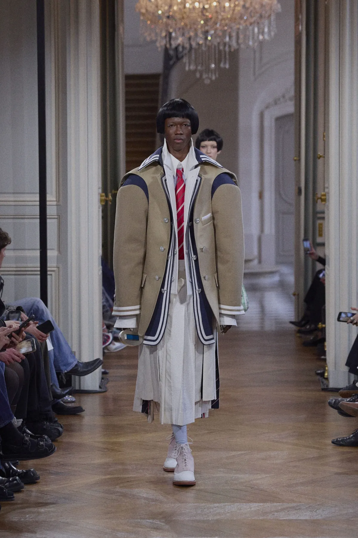 Thom Browne Spring Summer 2026 Paris Fashion Week 12 La collection printemps 2026 de Thom Browne fait venir les extraterrestres à Paris