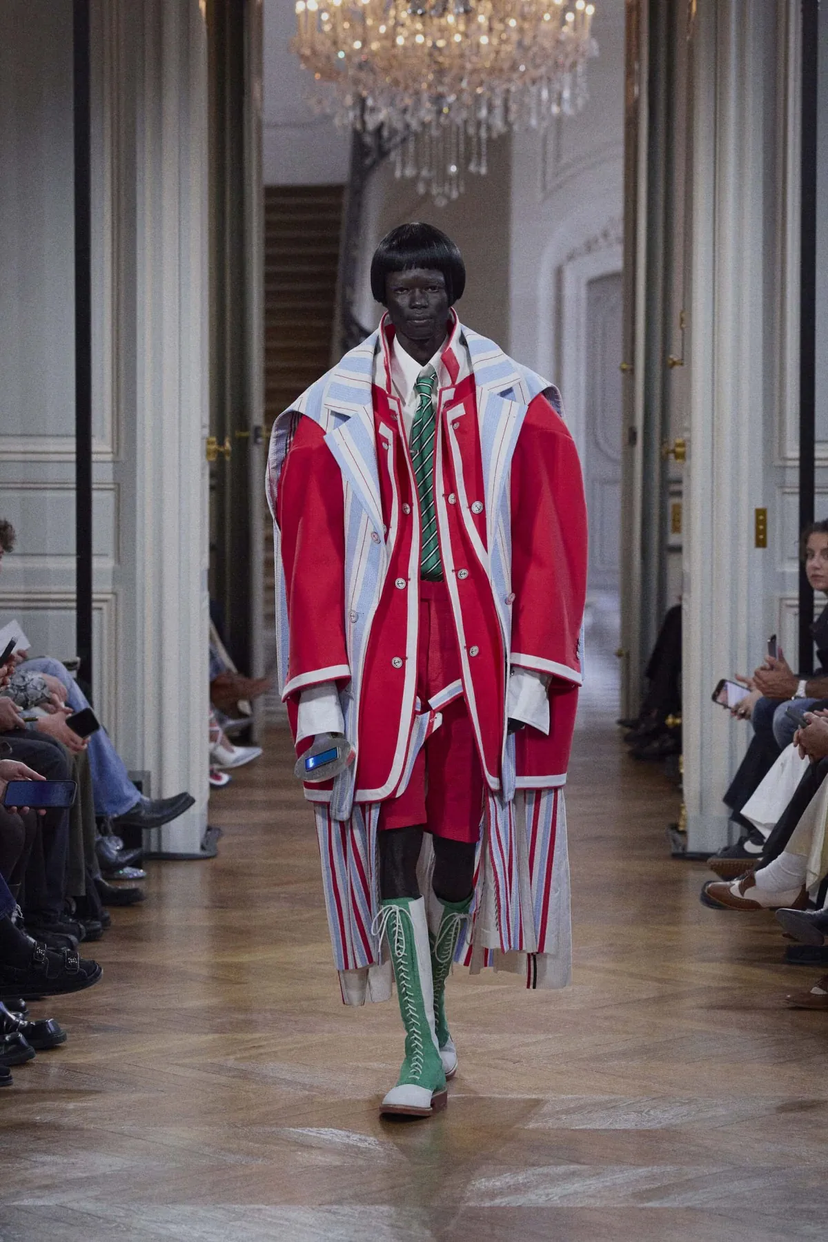 Thom Browne Spring Summer 2026 Paris Fashion Week 2 La collection printemps 2026 de Thom Browne fait venir les extraterrestres à Paris