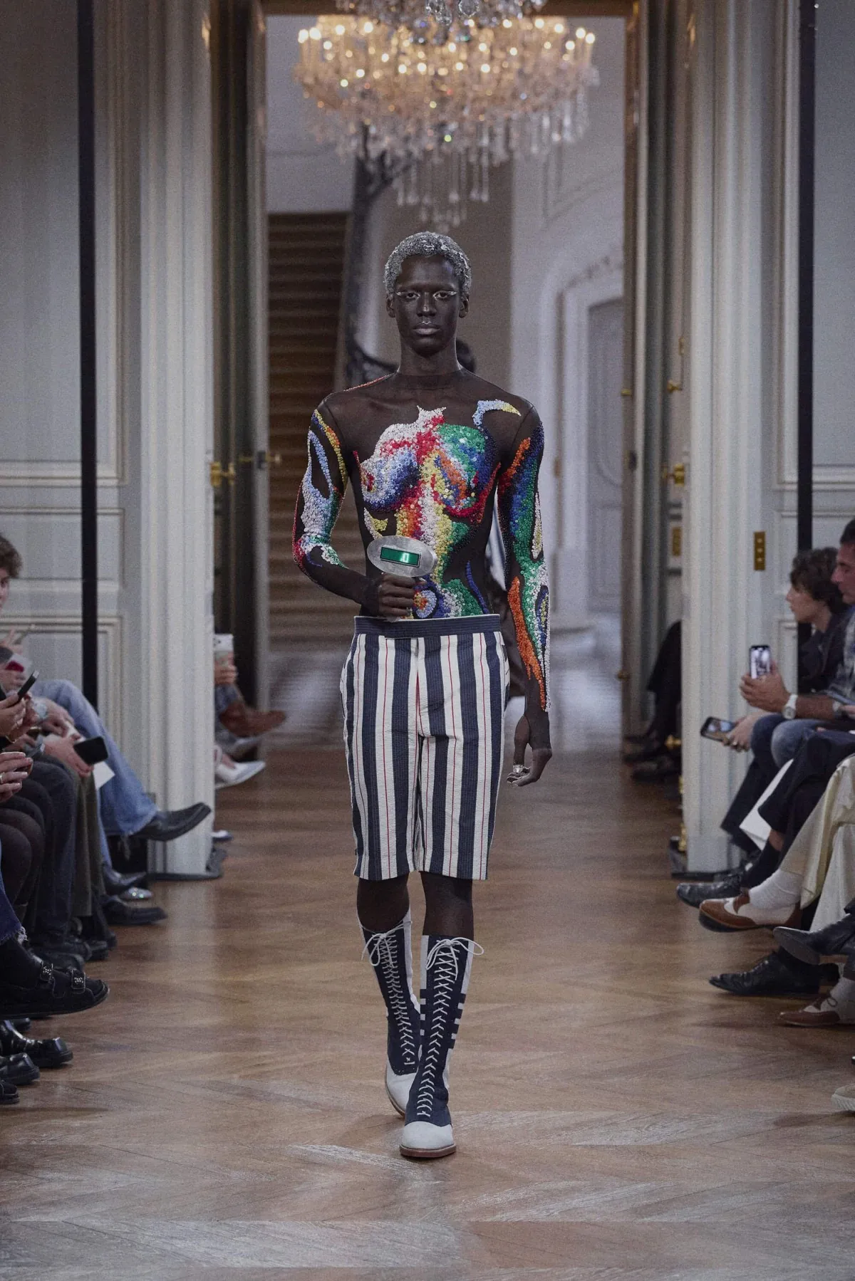 Thom Browne Spring Summer 2026 Paris Fashion Week 5 La collection printemps 2026 de Thom Browne fait venir les extraterrestres à Paris