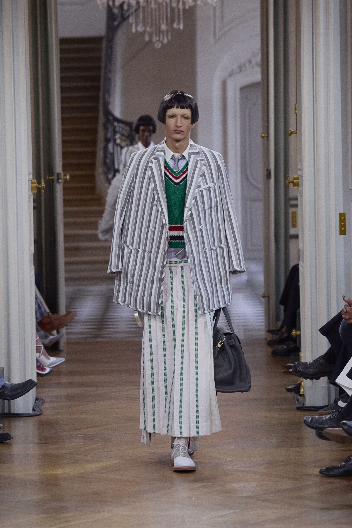 Thom Browne Spring Summer 2026 Paris Fashion Week 8 La collection printemps 2026 de Thom Browne fait venir les extraterrestres à Paris