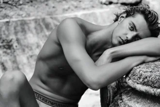 Thomas Ceccon devient le visage Emporio Armani Underwear pour la saison automne-hiver 2025-2026