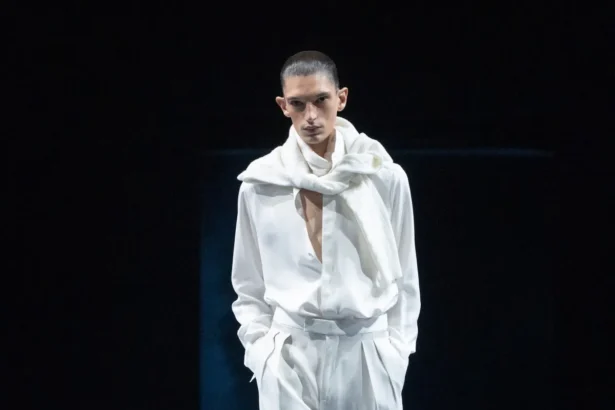 La collection Tom Ford printemps 2026 réinvente la séduction masculine