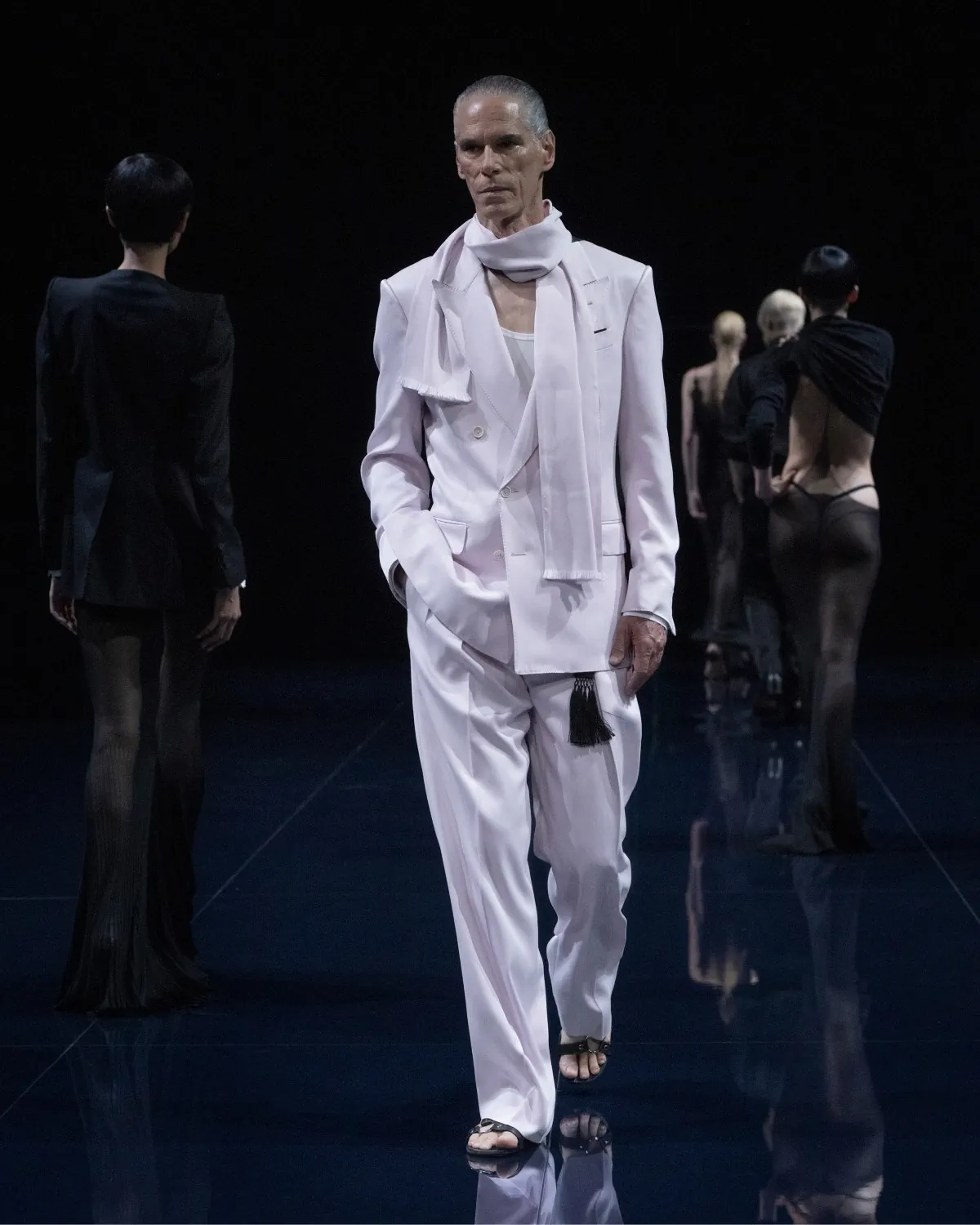 La collection Tom Ford printemps 2026 réinvente la séduction masculine