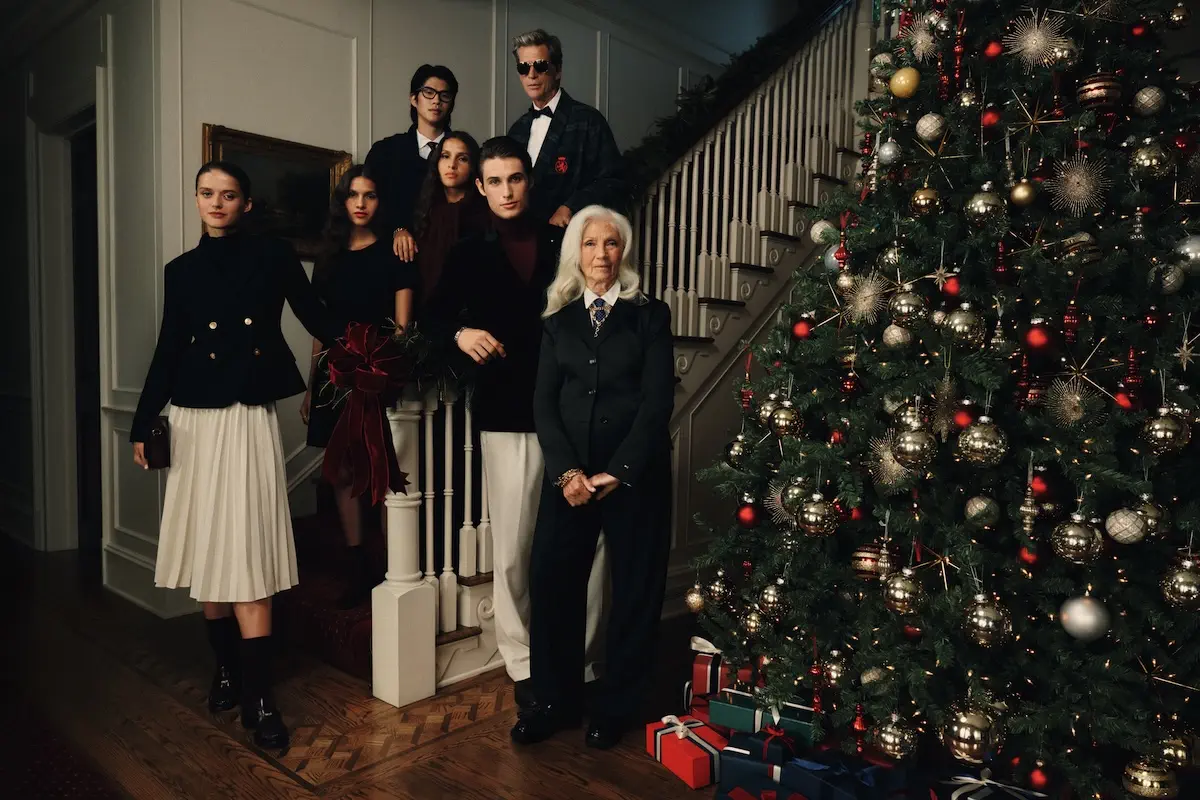 Tommy Hilfiger Campagne de Noel 2025 0 Jisoo illumine la campagne de Noël 2025 de Tommy Hilfiger