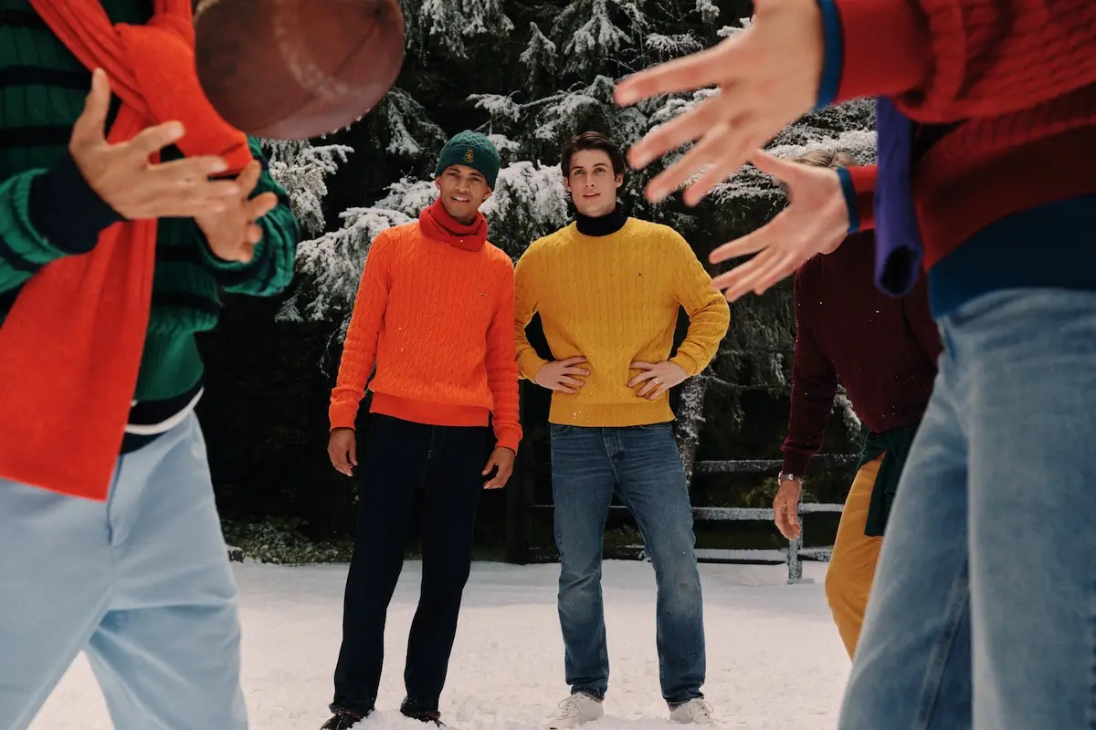 Tommy Hilfiger Campagne de Noel 2025 3 Jisoo illumine la campagne de Noël 2025 de Tommy Hilfiger