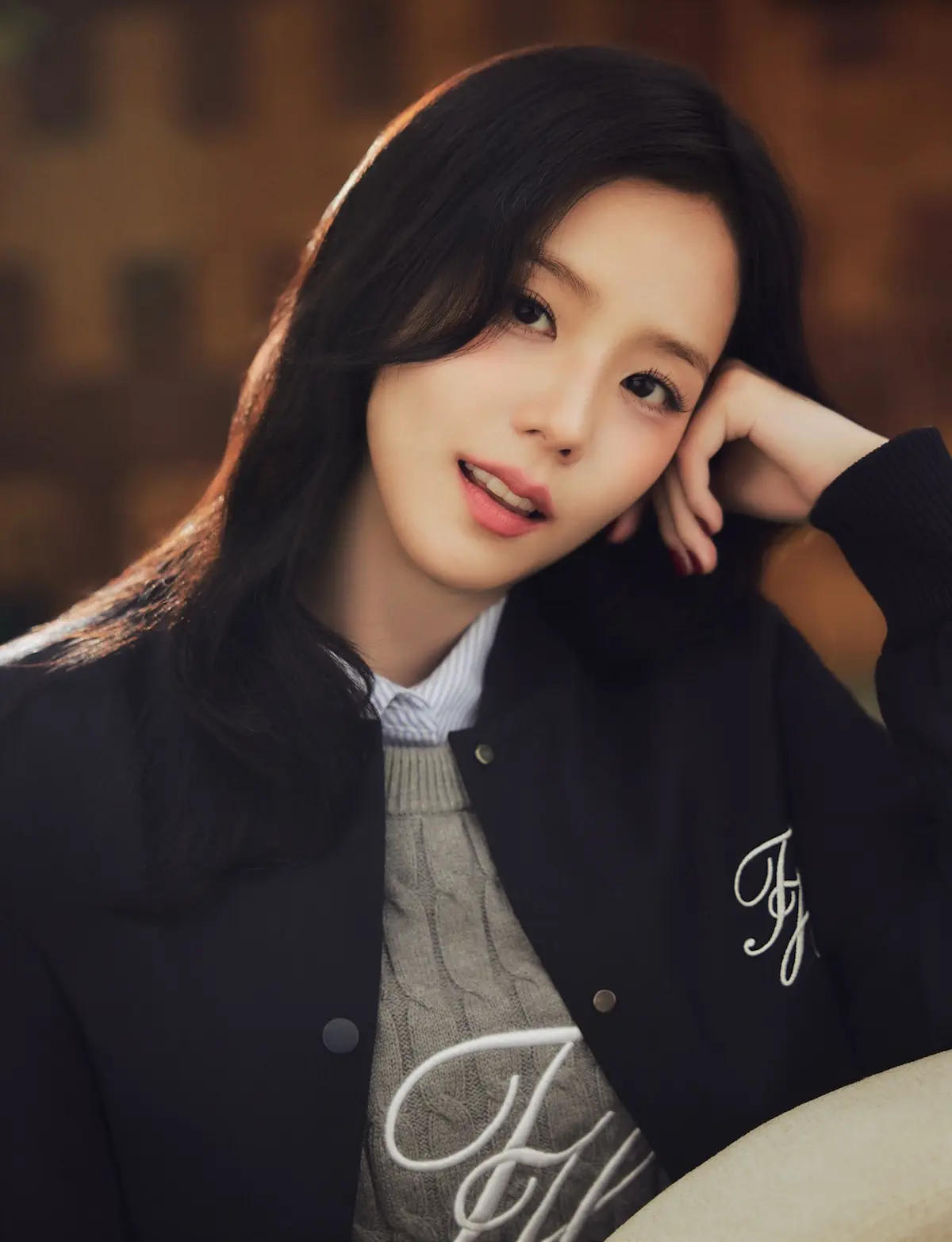 Tommy Hilfiger Campagne de Noel 2025 6 Jisoo illumine la campagne de Noël 2025 de Tommy Hilfiger