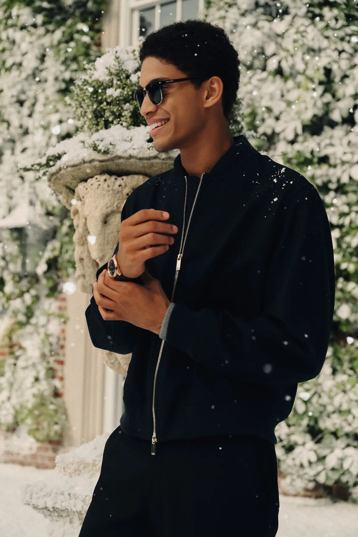 Tommy Hilfiger Campagne de Noel 2025 7 Jisoo illumine la campagne de Noël 2025 de Tommy Hilfiger