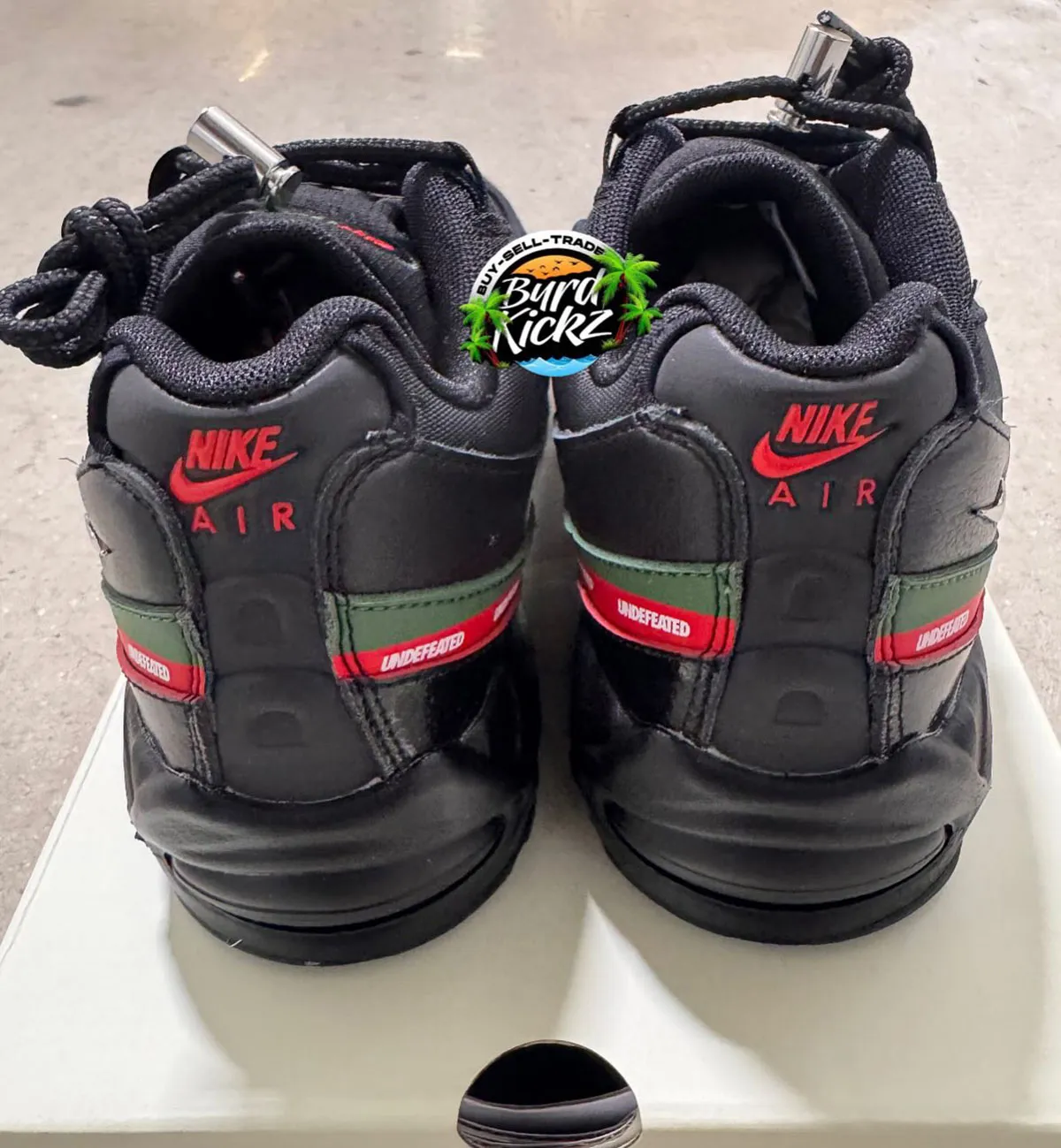 Les premières images de la collaboration UNDEFEATED x Nike Air Max 95 dévoilées