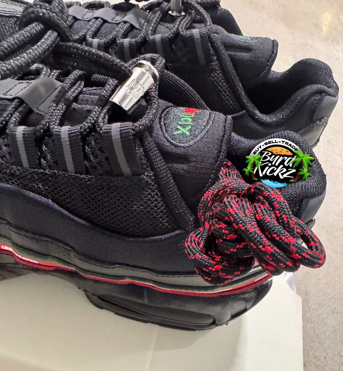 Les premières images de la collaboration UNDEFEATED x Nike Air Max 95 dévoilées