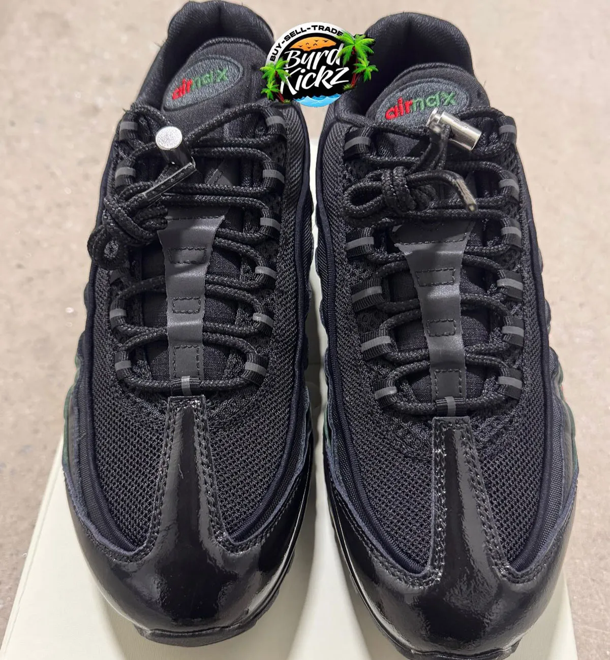 Les premières images de la collaboration UNDEFEATED x Nike Air Max 95 dévoilées